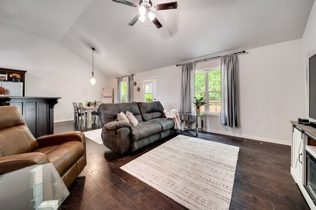 107 Tanesha Ct, Portland, TN 37148