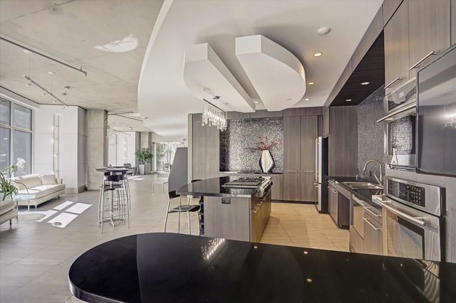 1901 Post Oak Boulevard 303, Houston, TX 77056