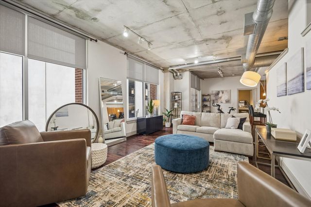 1901 Post Oak Boulevard 303, Houston, TX 77056