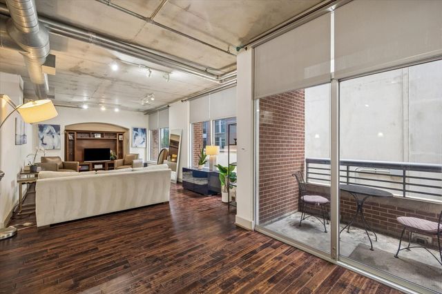 1901 Post Oak Boulevard 303, Houston, TX 77056