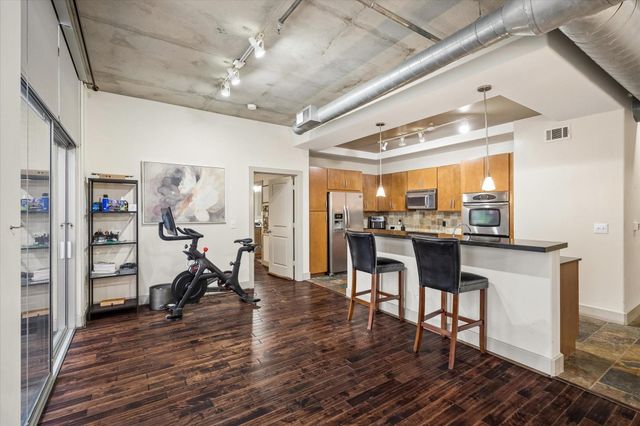 1901 Post Oak Boulevard 303, Houston, TX 77056