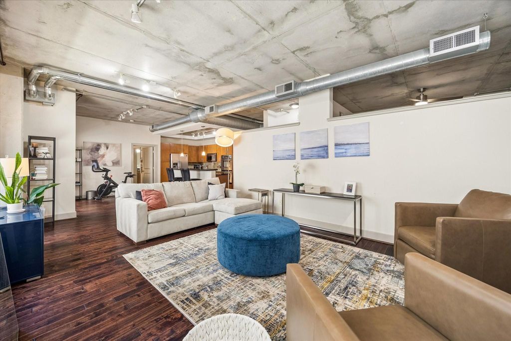 1901 Post Oak Boulevard 303, Houston, TX 77056