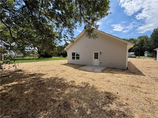 406 Dobson Street, Kernersville, NC 27284