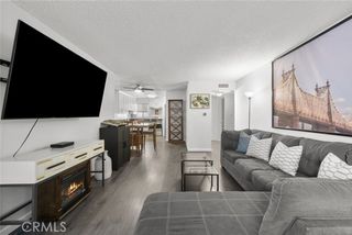 18555 Collins Street C18, Tarzana (los Angeles), CA 91356