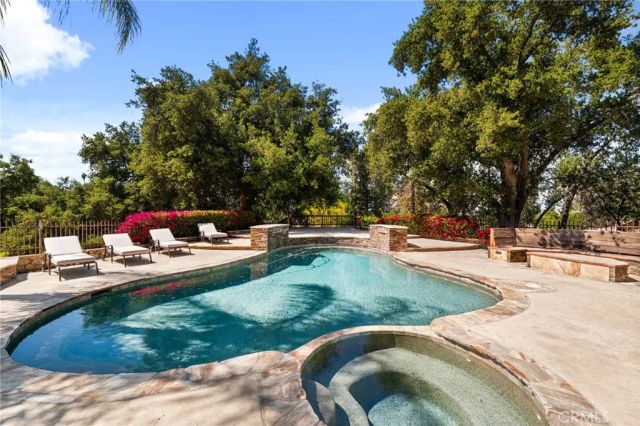 1688 Dwight, Redlands, CA 92373