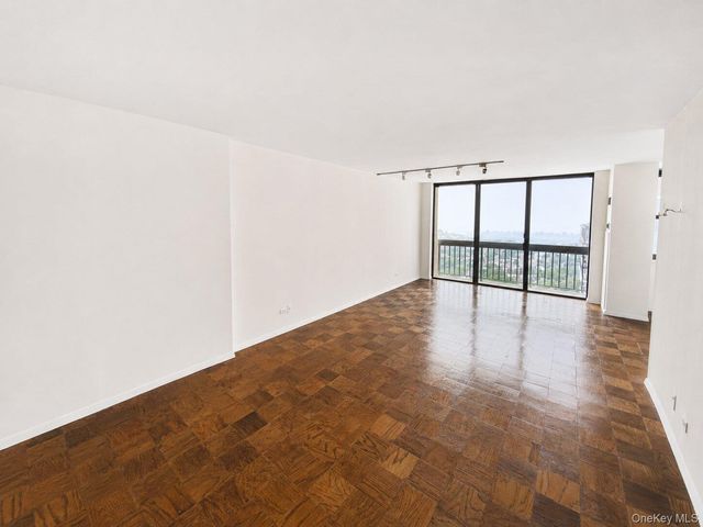 27010 Grand Central Parkway 17A, Floral Park, NY 11005