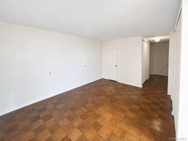 27010 Grand Central Parkway 17A, Floral Park, NY 11005