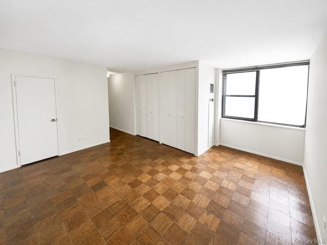 27010 Grand Central Parkway 17A, Floral Park, NY 11005