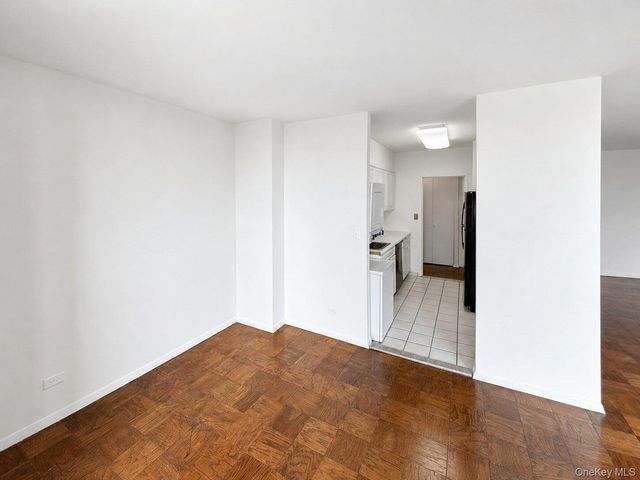 27010 Grand Central Parkway 17A, Floral Park, NY 11005