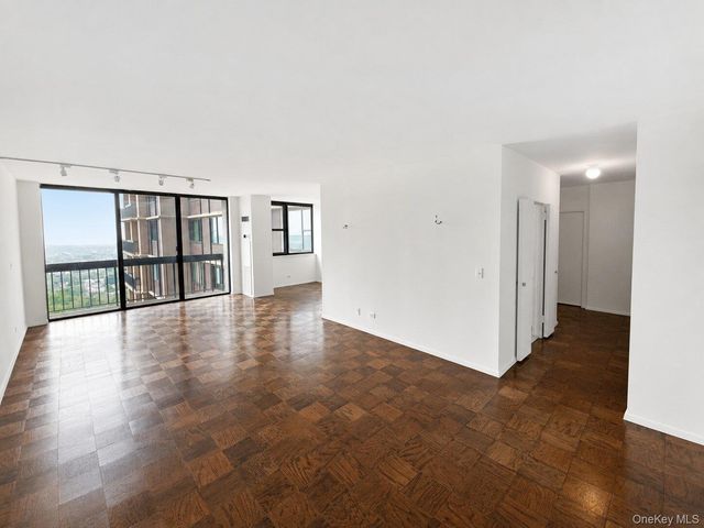 27010 Grand Central Parkway 17A, Floral Park, NY 11005
