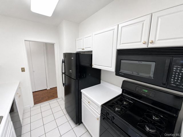 27010 Grand Central Parkway 17A, Floral Park, NY 11005