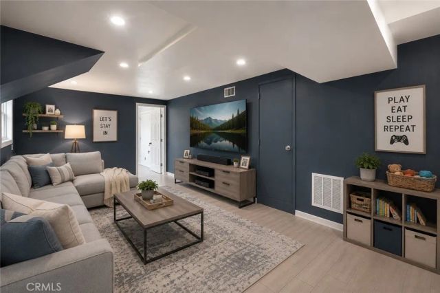 904 E Edgecomb, Covina, CA 91724