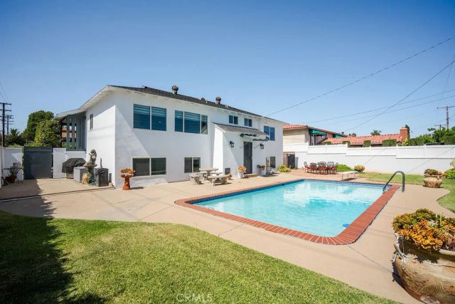 904 E Edgecomb, Covina, CA 91724