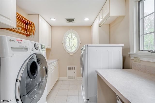 315 Morristown Rd, Long Hill Twp., NJ 07933
