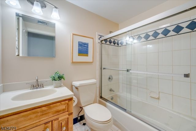 315 Morristown Rd, Long Hill Twp., NJ 07933