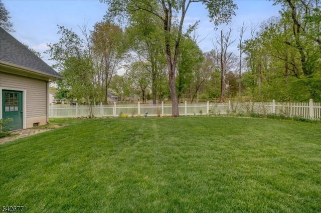 315 Morristown Rd, Long Hill Twp., NJ 07933