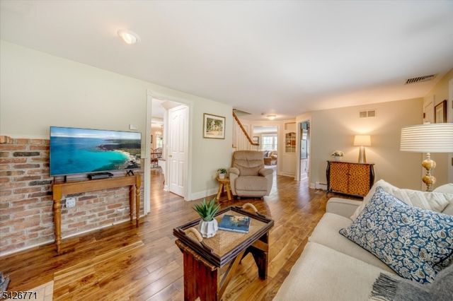 315 Morristown Rd, Long Hill Twp., NJ 07933