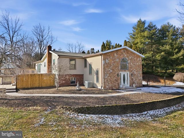 2530 MILL CREEK RD, Dover, PA 17315