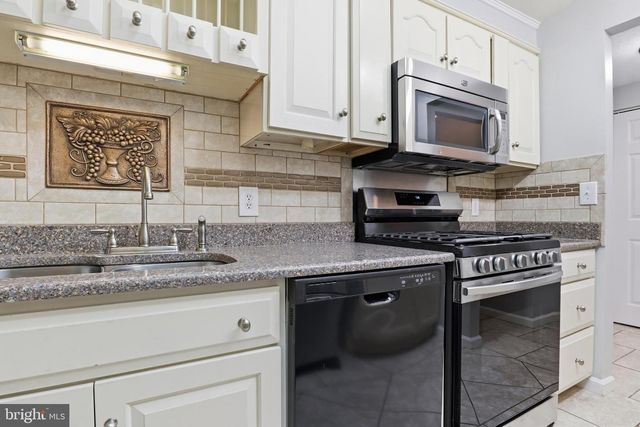 2530 MILL CREEK RD, Dover, PA 17315