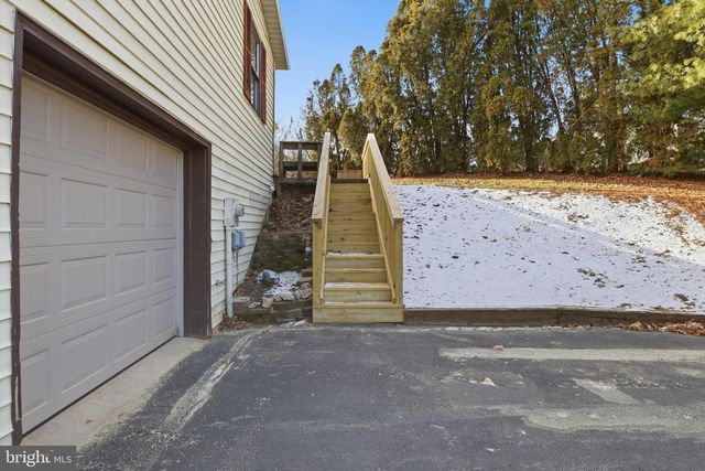 2530 MILL CREEK RD, Dover, PA 17315