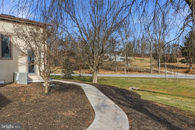 2530 MILL CREEK RD, Dover, PA 17315