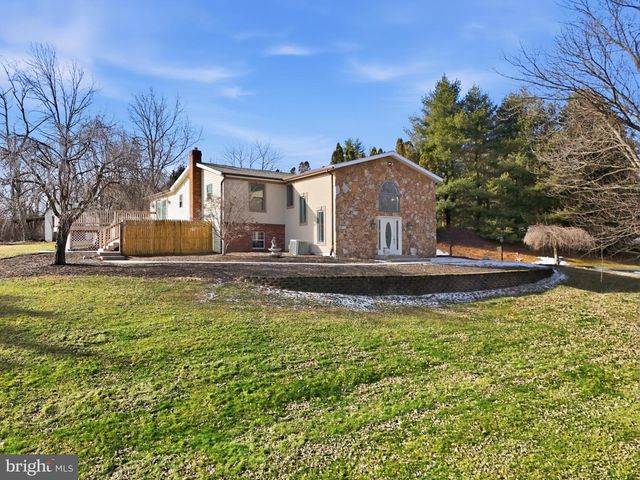 2530 MILL CREEK RD, Dover, PA 17315