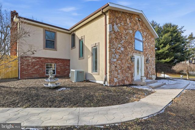 2530 MILL CREEK RD, Dover, PA 17315