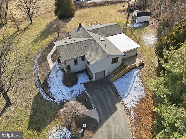 2530 MILL CREEK RD, Dover, PA 17315