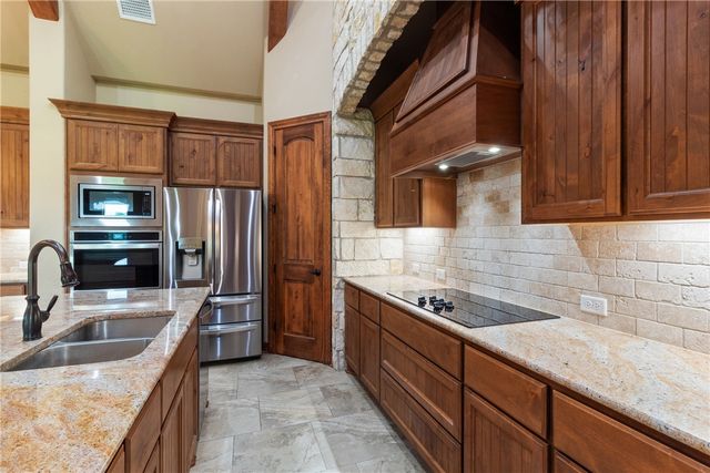 10040 Henley Cove, Iola, TX 77861