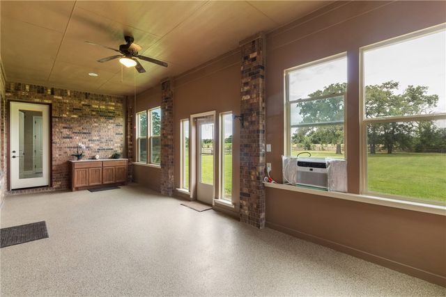 10040 Henley Cove, Iola, TX 77861