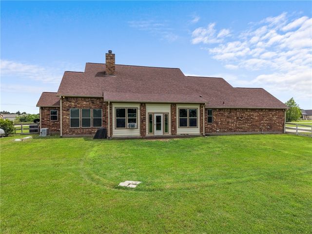 10040 Henley Cove, Iola, TX 77861