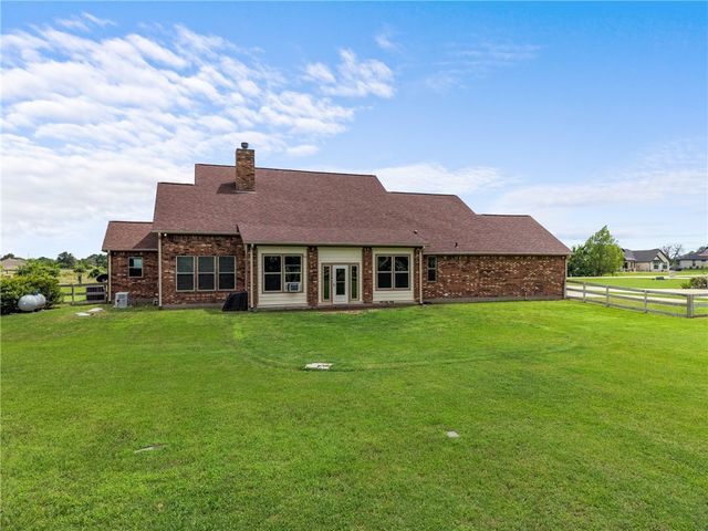10040 Henley Cove, Iola, TX 77861