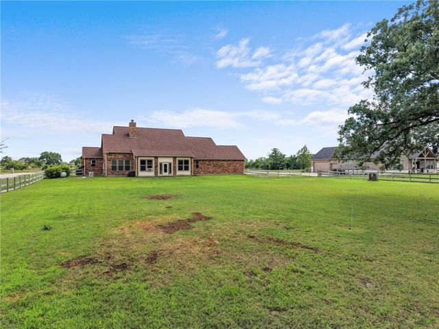 10040 Henley Cove, Iola, TX 77861