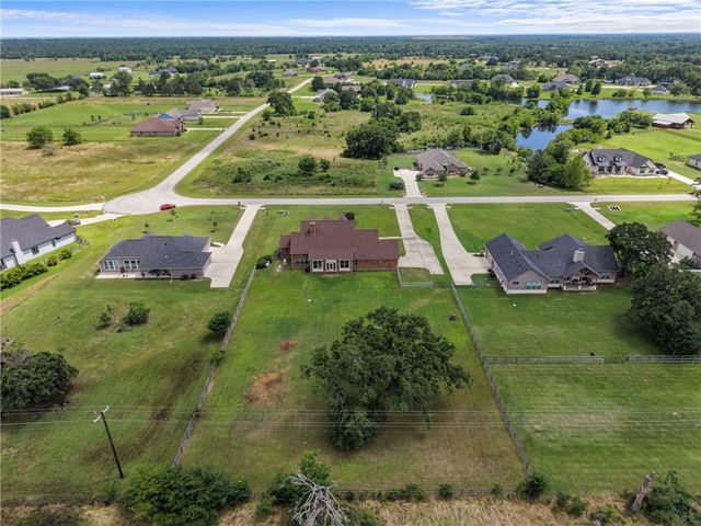 10040 Henley Cove, Iola, TX 77861