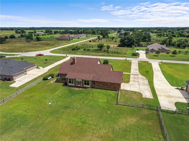 10040 Henley Cove, Iola, TX 77861