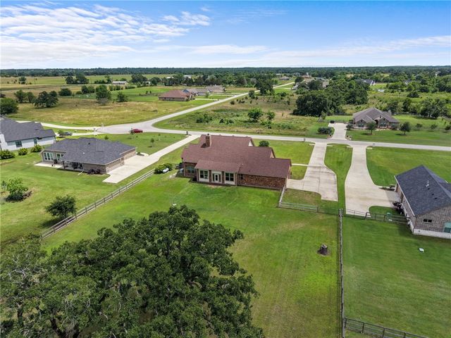 10040 Henley Cove, Iola, TX 77861