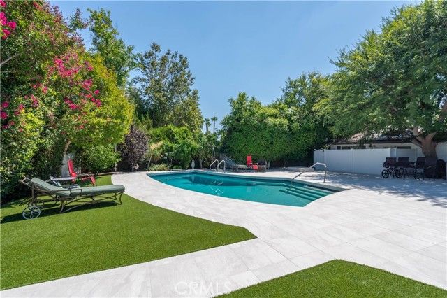 19308 Lemarsh Street, Northridge (los Angeles), CA 91324