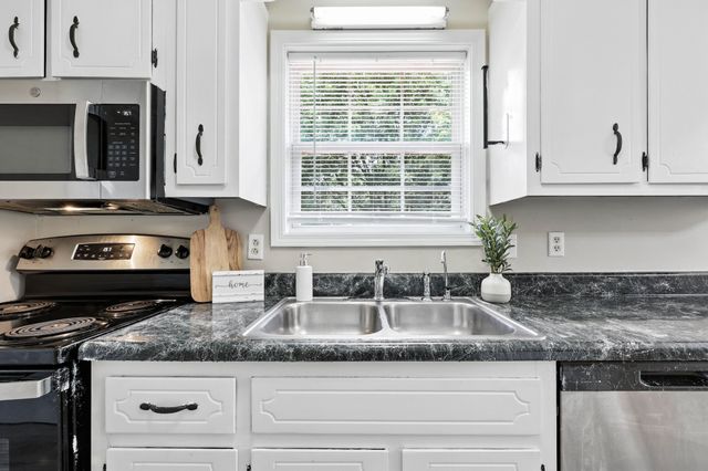 354 Donna Dr, Clarksville, TN 37042