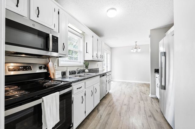 354 Donna Dr, Clarksville, TN 37042