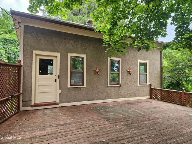 8 Schonowee Avenue, Scotia, NY 12302