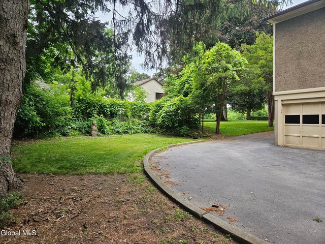 8 Schonowee Avenue, Scotia, NY 12302
