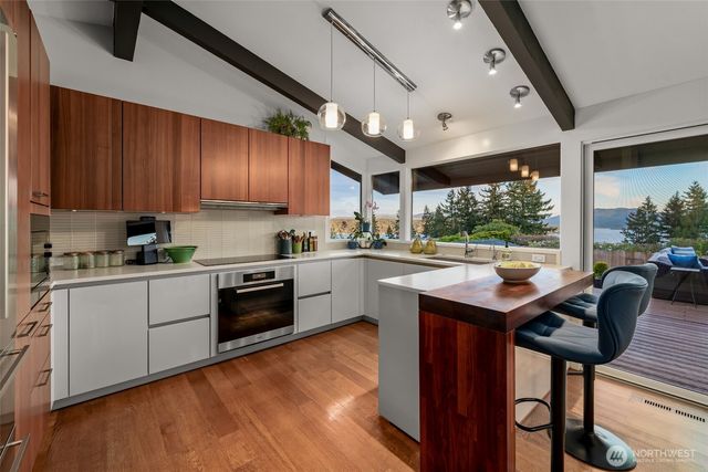 17825 NE 9th Street, Bellevue, WA 98008