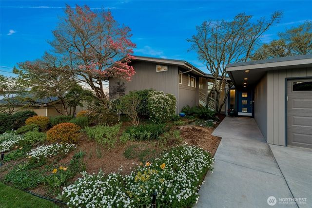 17825 NE 9th Street, Bellevue, WA 98008