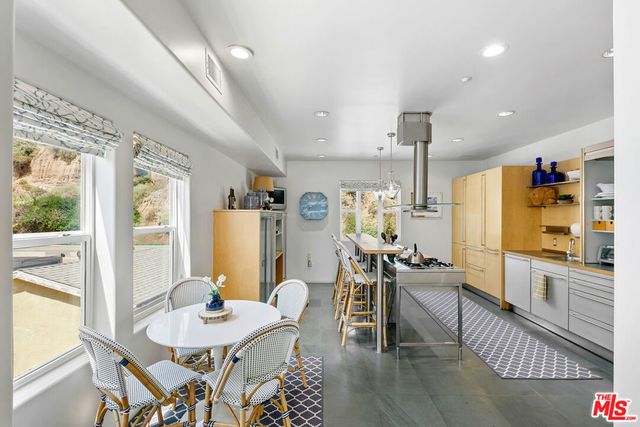 1341 Palisades Beach Road, Santa Monica, CA 90401