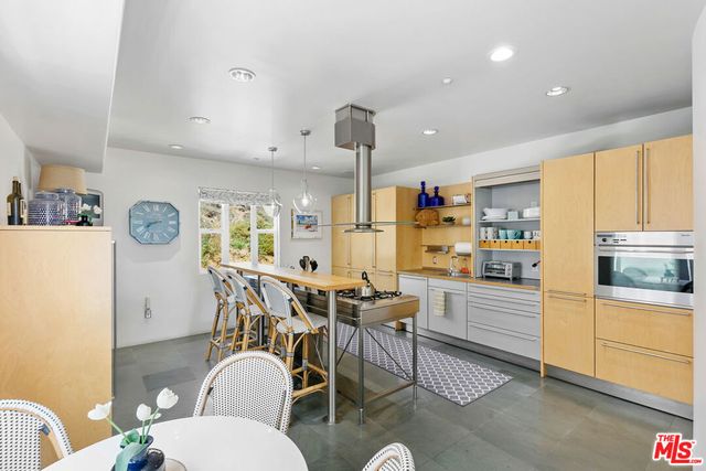 1341 Palisades Beach Road, Santa Monica, CA 90401