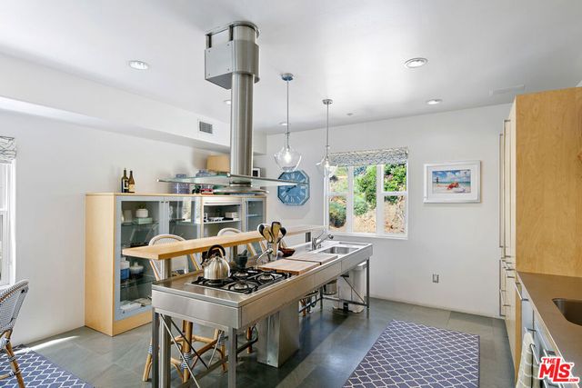 1341 Palisades Beach Road, Santa Monica, CA 90401