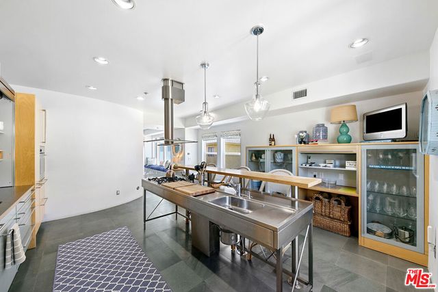 1341 Palisades Beach Road, Santa Monica, CA 90401