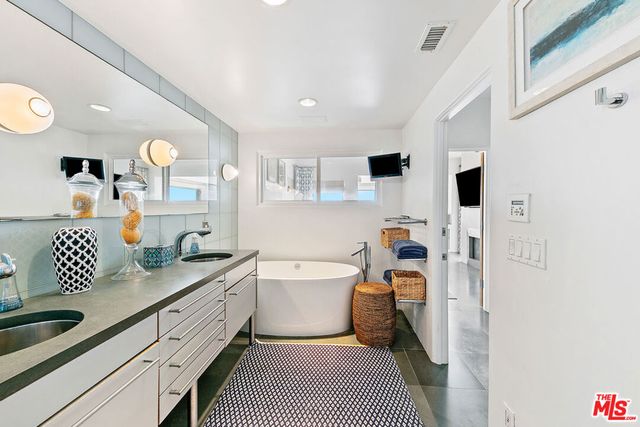 1341 Palisades Beach Road, Santa Monica, CA 90401