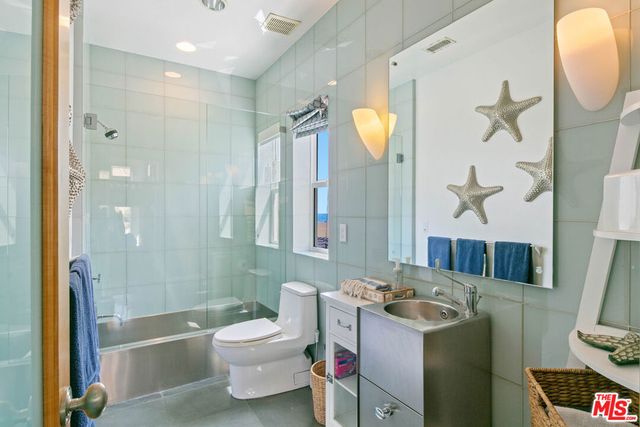 1341 Palisades Beach Road, Santa Monica, CA 90401