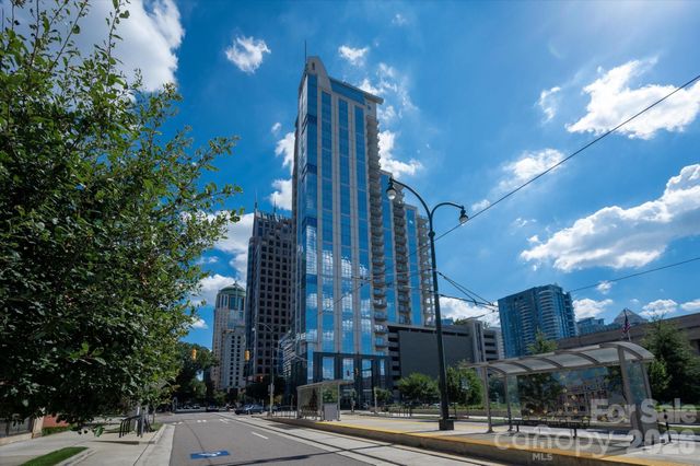 333 W Trade Street 2005, Charlotte, NC 28202